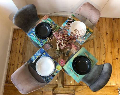 Ekaterina's City Center Gallery Apartment