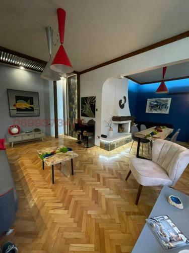 Top Center Art Deluxe Apartment