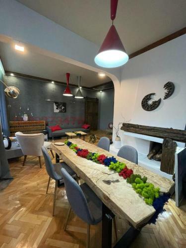 Top Center Art Deluxe Apartment