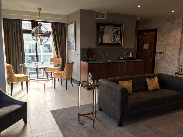 Hotel Ten Square