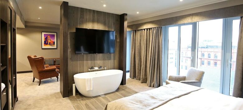 Hotel Ten Square