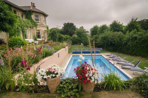 Luccombe Villa Holiday Apartments