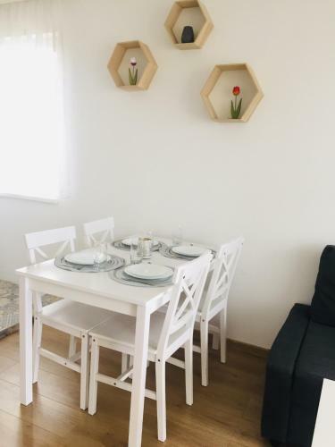 Bright And Elegant Apartment