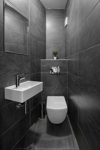 R-varna Deluxe Apartments
