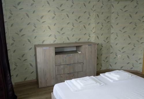 Peach Coloured 2-bdr Apartment By The Sea Garden