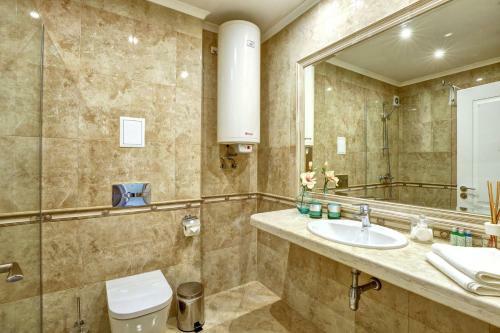 Luxury Center Apartments