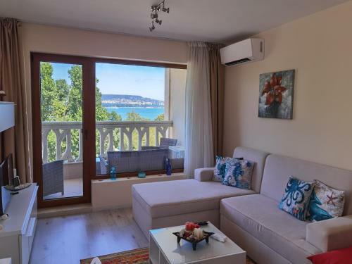By The Waves Luxury Beach Apartment