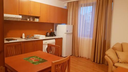 Holiday Apartment; Pool; Near Beach, Efir Complex