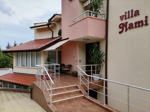 Hostal Vila Nami