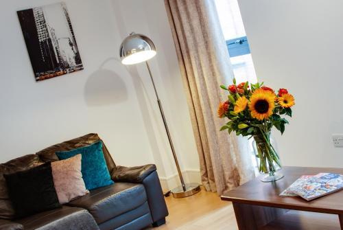 Base Serviced Apartments - Cumberland Apartments
