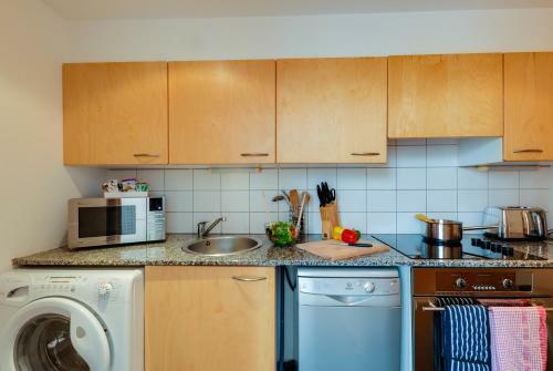 Base Serviced Apartments - The Docks