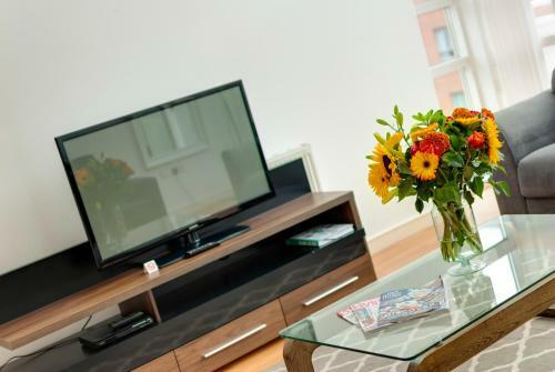 Base Serviced Apartments - The Docks