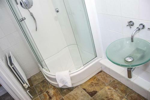 Base Serviced Apartments - The Docks
