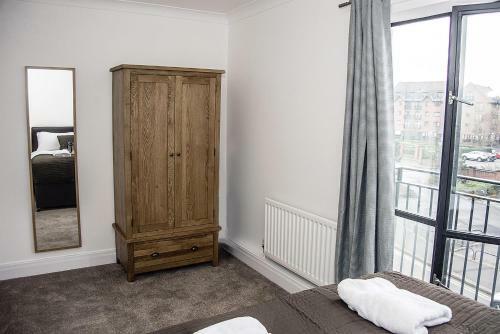 Base Serviced Apartments - The Docks