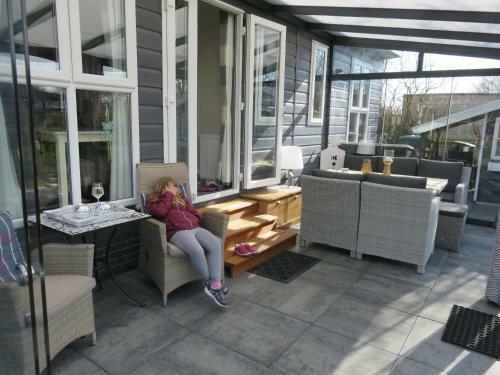 Chalet Im Erholungspark "de Veerstal"