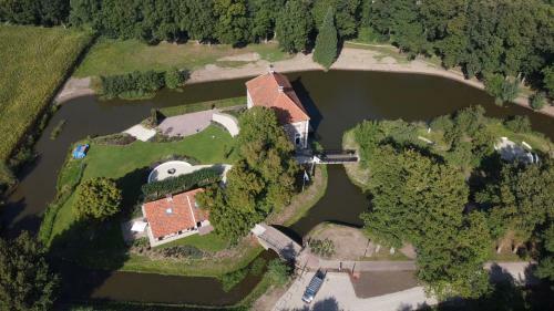 Luxe Koetshuis Op Eigen Eiland In De Achterhoek