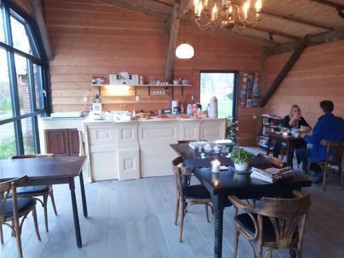 Bed & Breakfast Boerderijkamer Zwanebloem