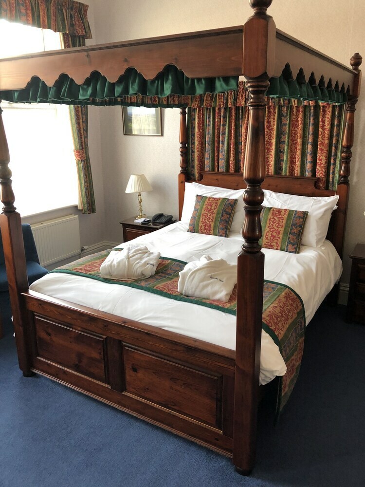 Saxonville Hotel
