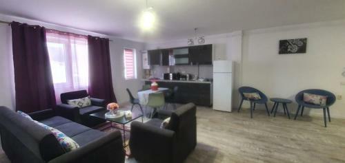 Viv Apartments 210