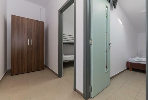 Hostel Ghimbav Airport