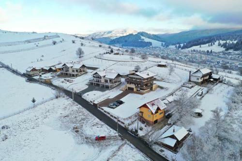Chalet First Hill
