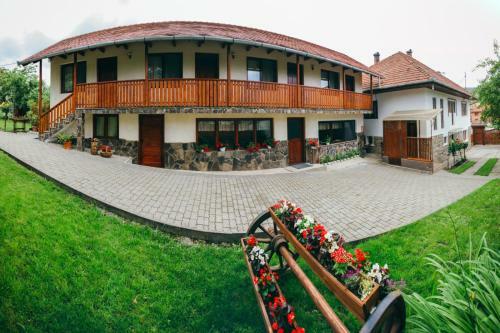 Hostal Gy�ngyvir�g Panzi�
