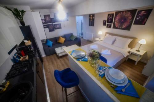 Blue Moon Apartment