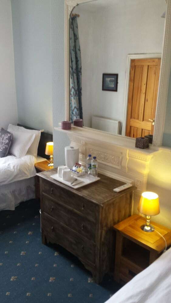 Hostal Shearwater