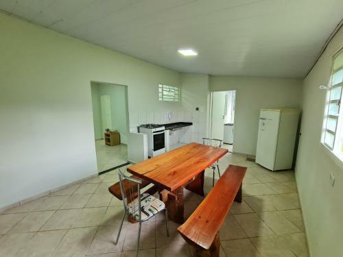 Villa S�tio Com 3 Quartos E Deck Com Vista Para Lagoa
