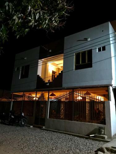 Hostal Donama River