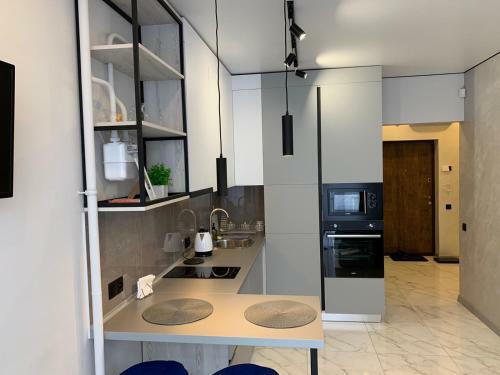 Maksim Modern Apartment