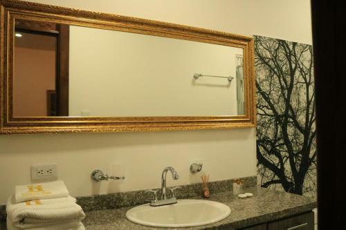 Hotel Salamina Highs