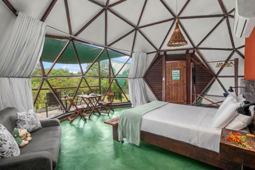Glamping Serra Da Canastra - Casinha de Hortel� - Domo Emba�ba