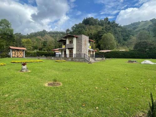 Caba�a Tranquila Y Comoda Con Chimenea Interior