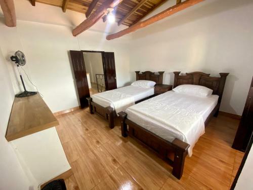Casa R�stica Con Terraza, En El Coraz�n Del Pueblo