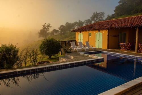 Chal� Master Com Piscina de Borda Infinita