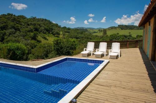 Chal� Master Com Piscina de Borda Infinita