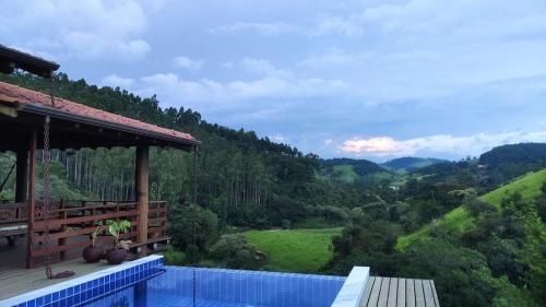 Chal� Master Com Piscina de Borda Infinita