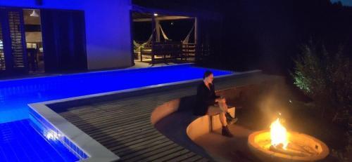 Chal� Master Com Piscina de Borda Infinita