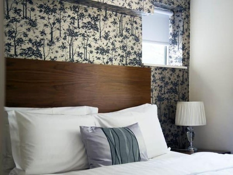 The New London Carlton Hotel