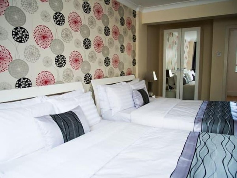 The New London Carlton Hotel