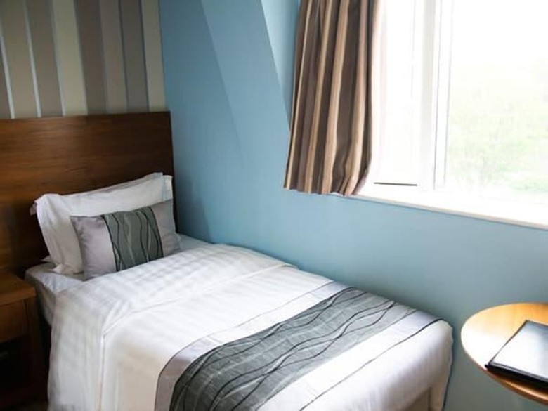 The New London Carlton Hotel
