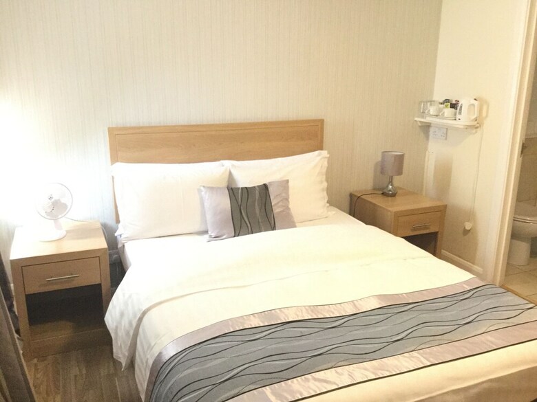 The New London Carlton Hotel