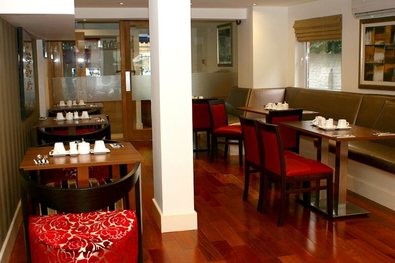 The New London Carlton Hotel