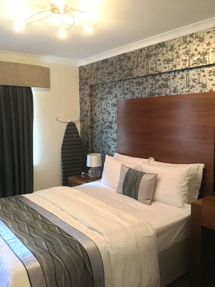 The New London Carlton Hotel