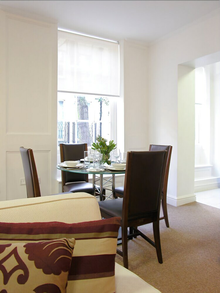 Kings Wardrobe Apartments By Bridgestreet