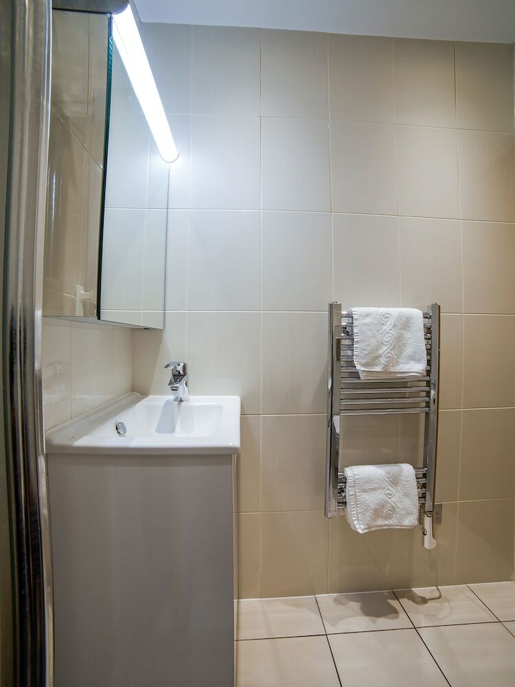 Elysee Hotel - Hyde Park