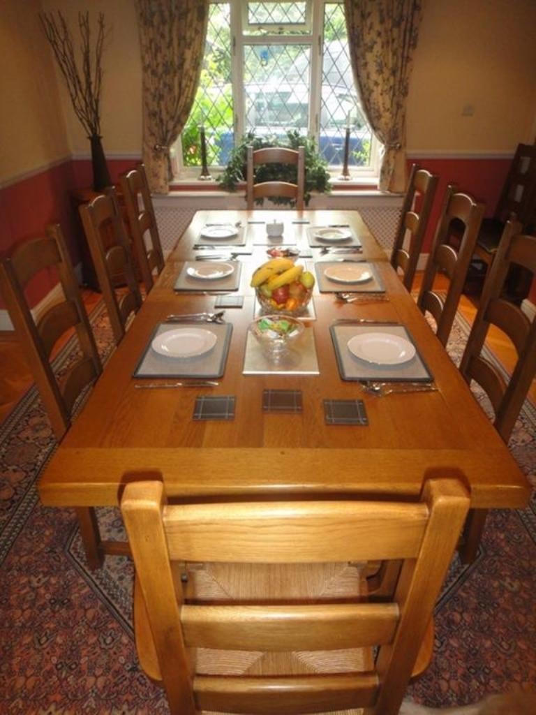 Hostal The Oaks Guest House