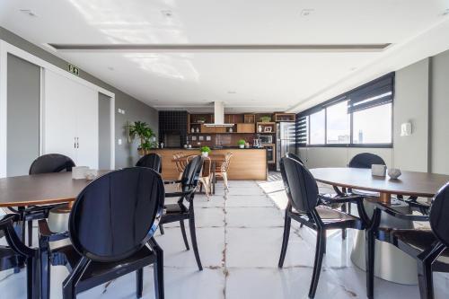 Apartamento Studio Rua XV Central- Ayn075