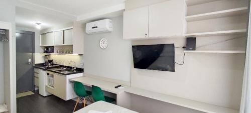 Apartamento Studio Rua XV Central- Ayn075